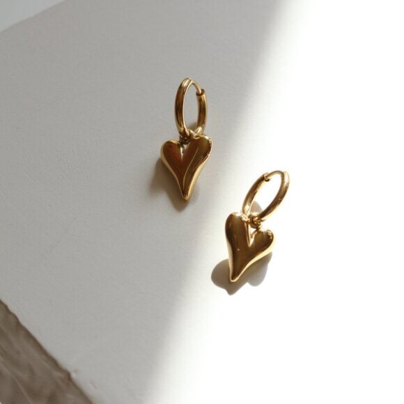 14K Gold filled “Tiffany” Heart Earrings - Picture 6 of 6